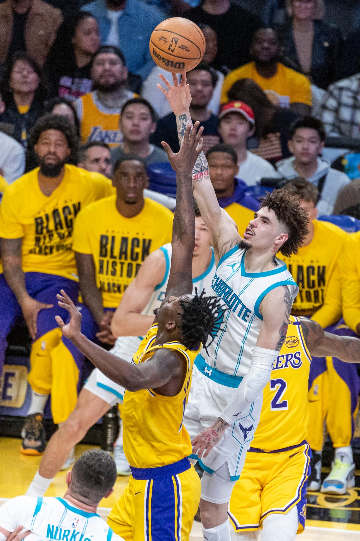 黄蜂再演冷门逆袭,全队热情高涨冲刺季后赛的简单介绍 黄蜂再演冷门逆袭,全队热情高涨冲刺季后赛的简单介绍