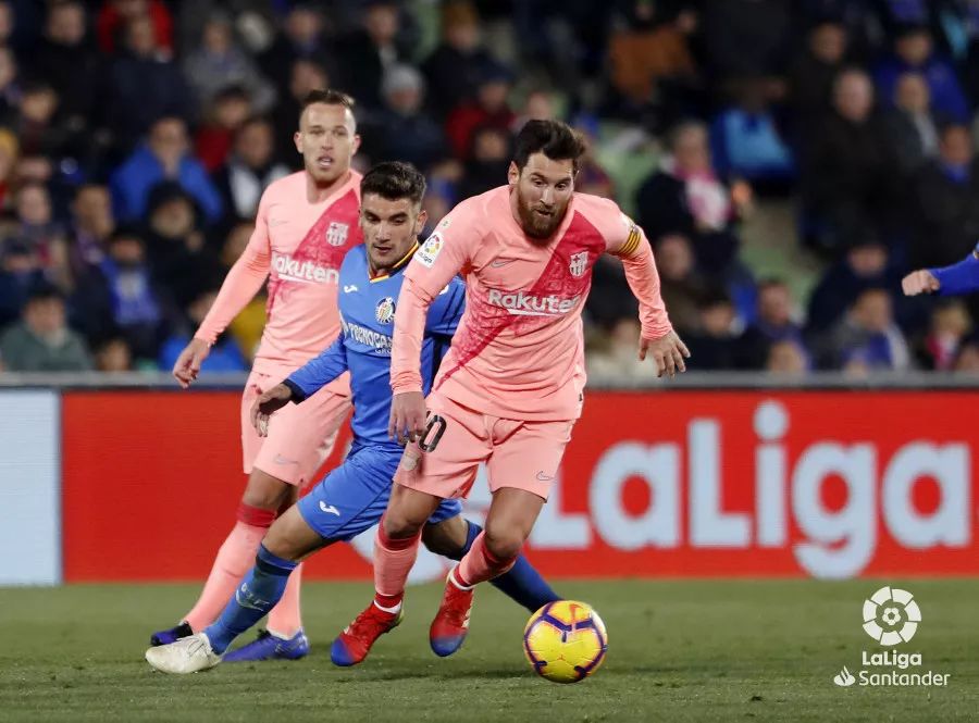 终极之夜!拳击冠军悬念即将揭晓 终极之夜!拳击冠军悬念即将揭晓