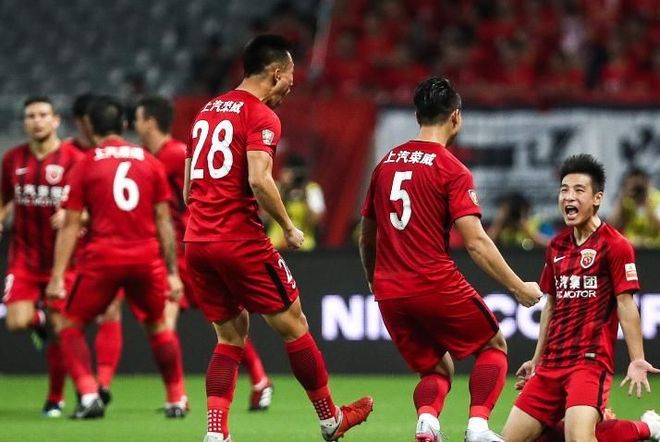 甘肃球员感受到球迷厚爱,信心大增 甘肃球员感受到球迷厚爱,信心大增