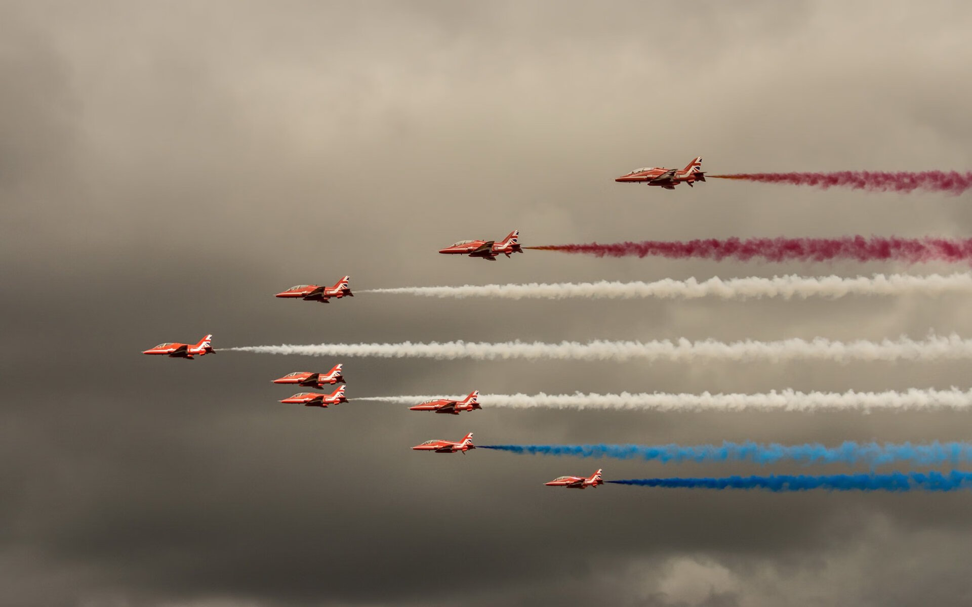 本泽马关键先生闪耀欧冠,乌克兰黑马爆冷拉齐奥创奇迹