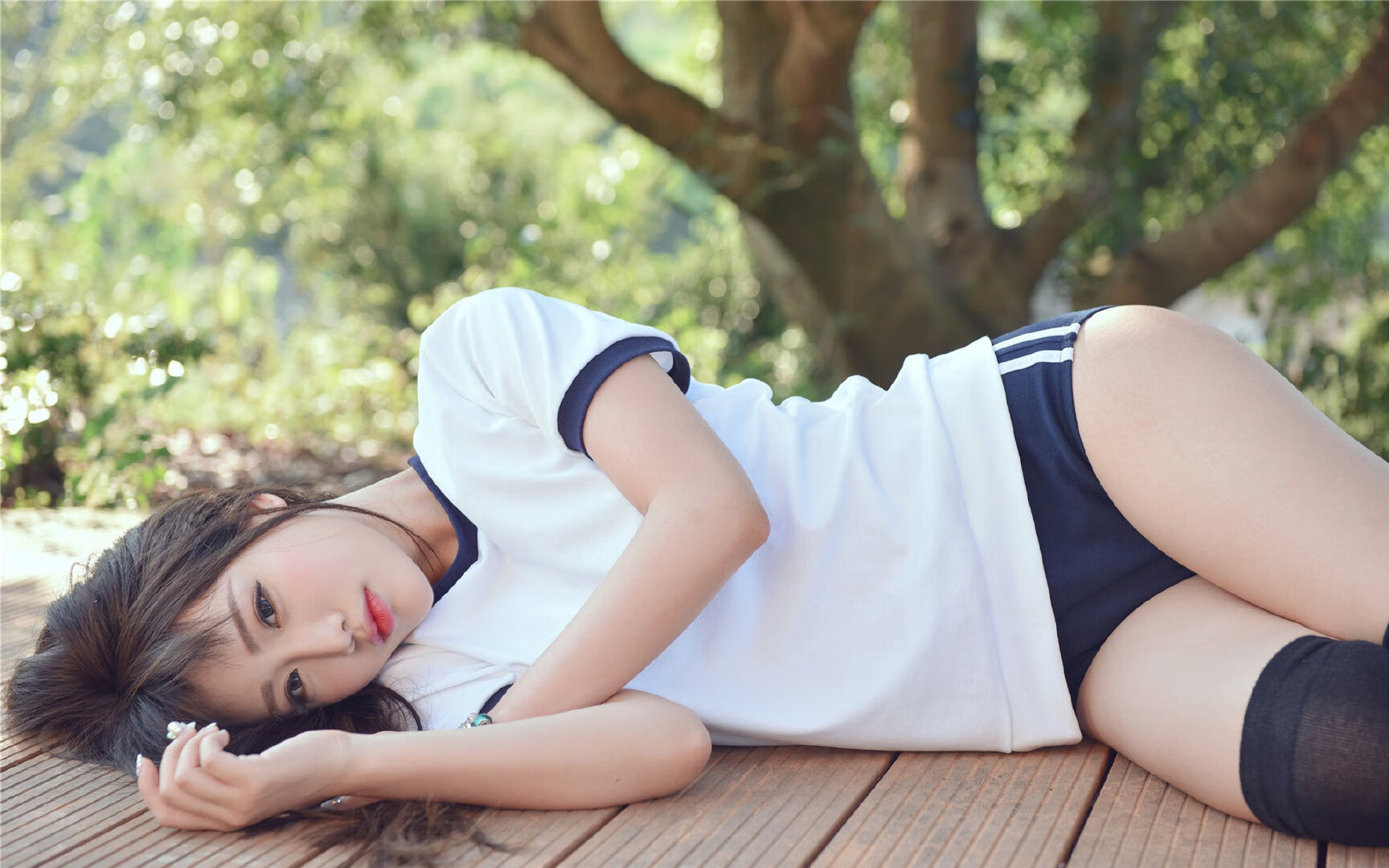 雷火电竞充值-绿茵场上的控球后卫，当莫兰特降临欧冠半决赛之夜